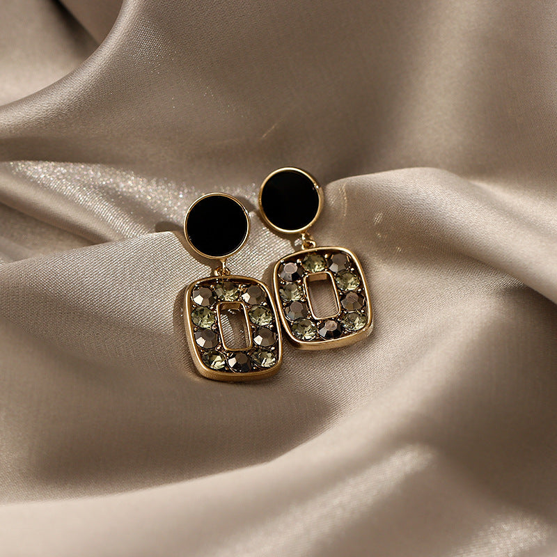 Lack Crystal Geometric Drop Earrings