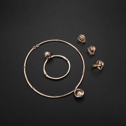 Elegant Pearl Pendant Jewelry Set
