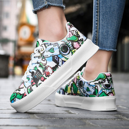 Graffiti Print Elizabeth Ainsley Low-Top Sneakers