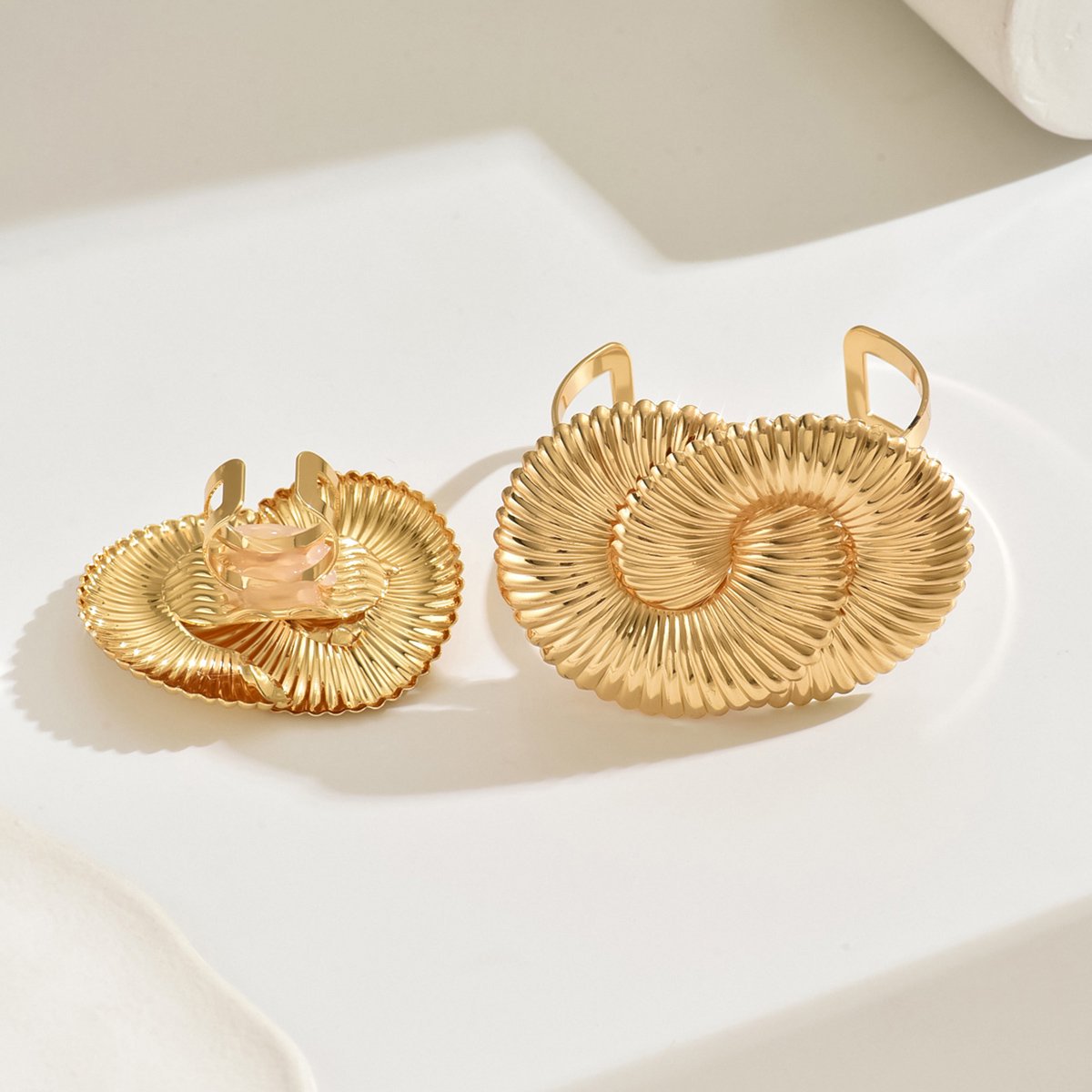 Sculptural Spiral Cuff jewelry set with Radiant Texture