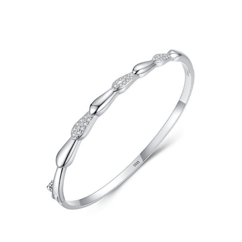 Delicate Link Bracelet with Subtle Textured Detail