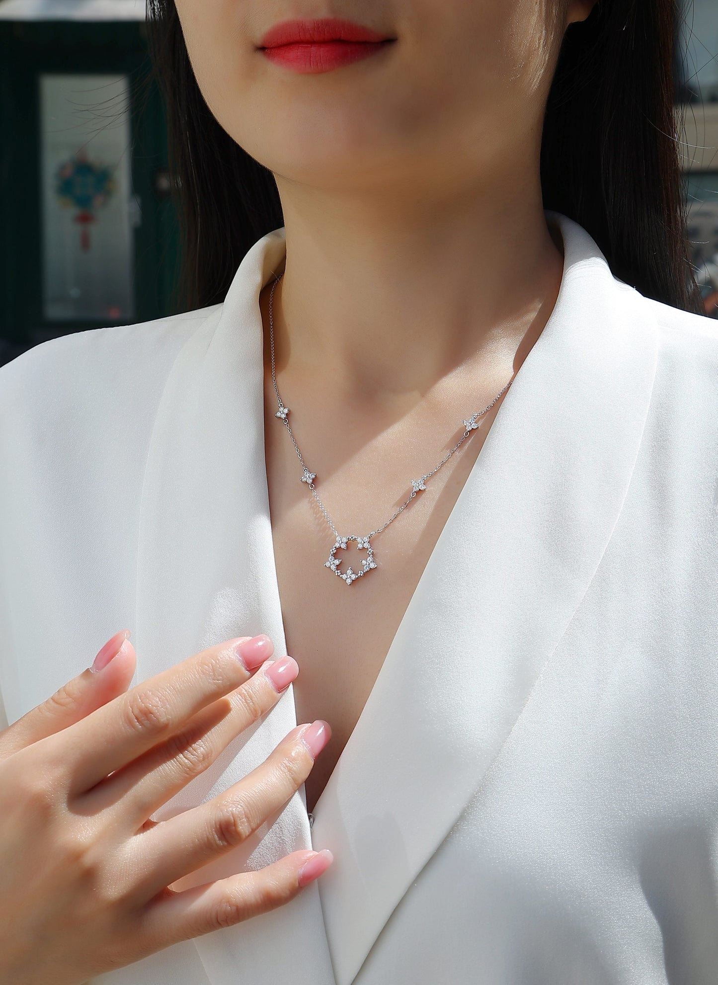 Sparkling Floral Halo Necklace