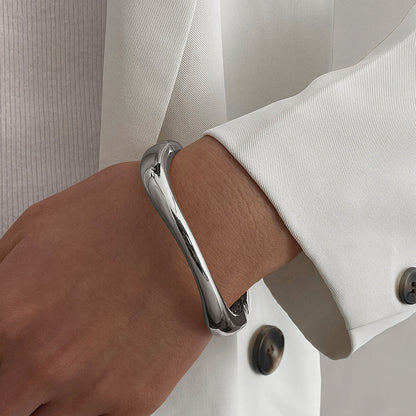 Polished Gold-Tone Bangle Bracelet with Elegant Curve
