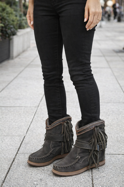 Elizabeth Ainsley Tassel Ankle Boots – Premium Comfort