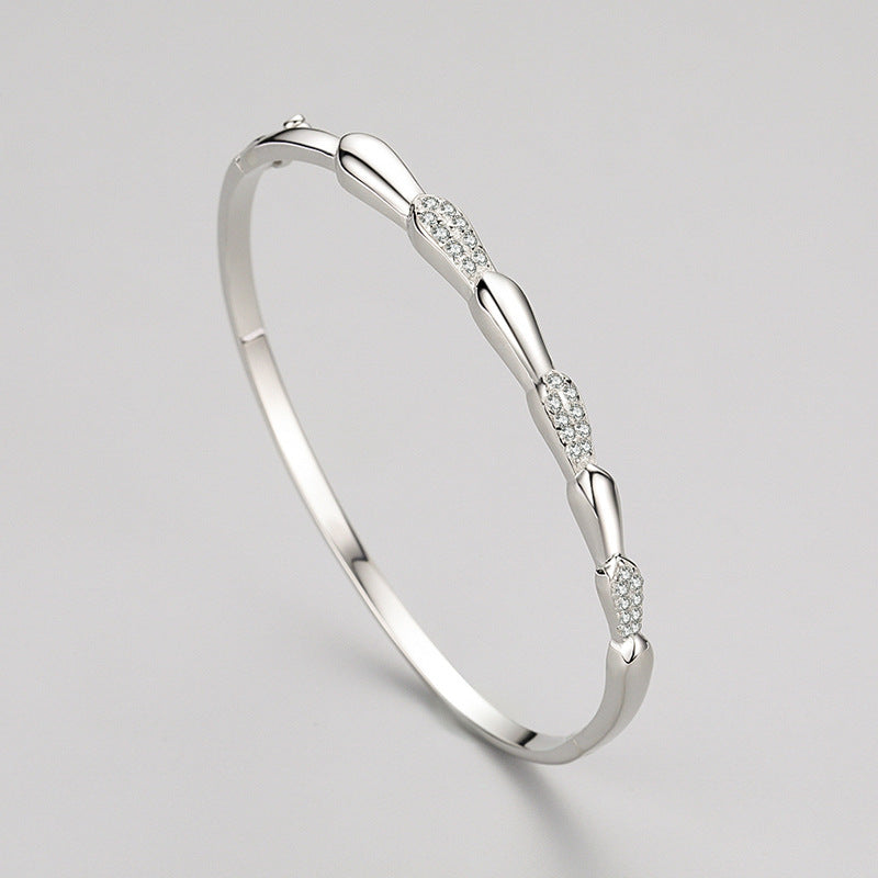 Delicate Link Bracelet with Subtle Textured Detail