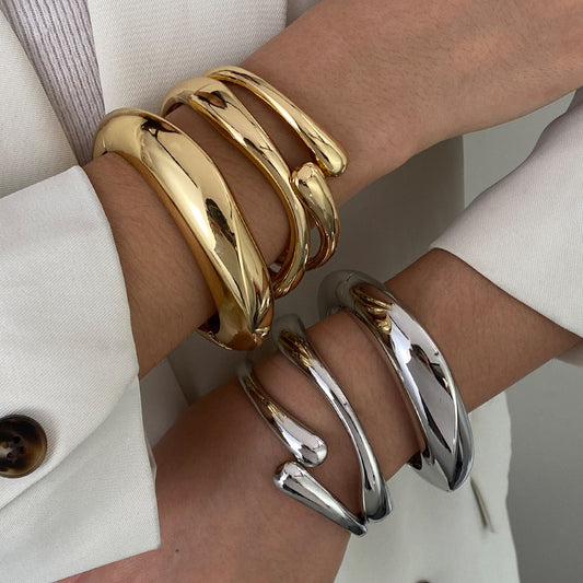 Polished Gold-Tone Bangle Bracelet with Elegant Curve