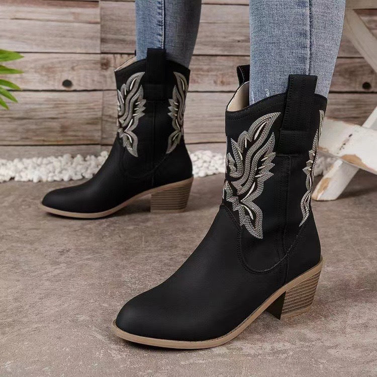 Elizabeth Ainsley Embroidered Western Boots - Chunky Heel