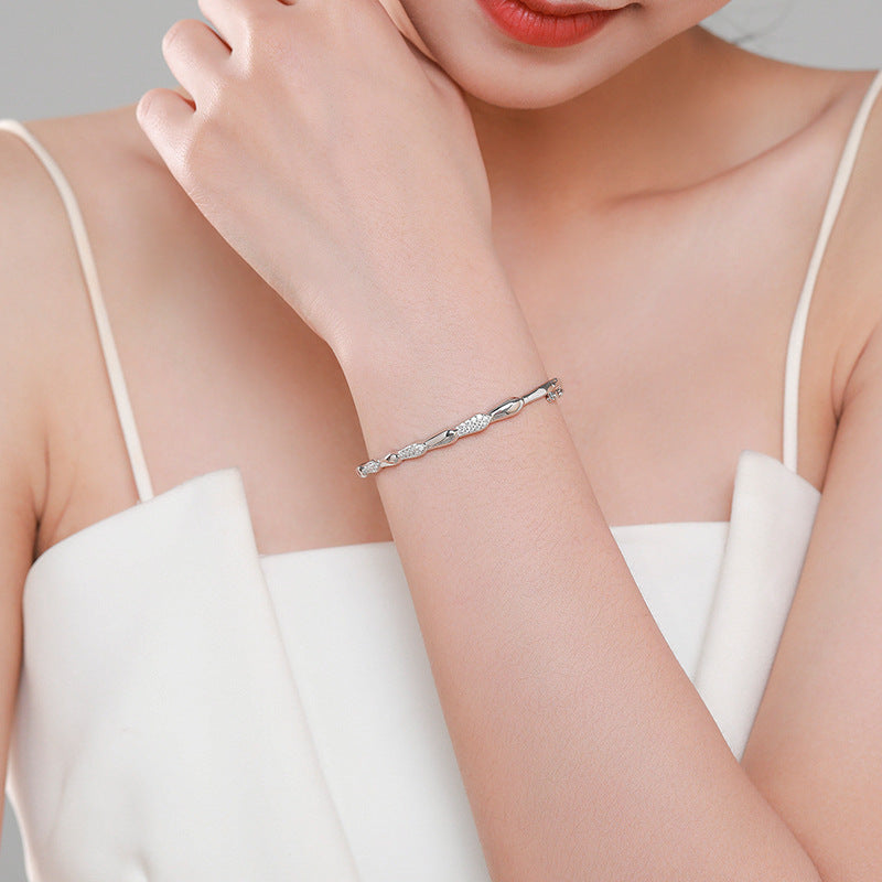 Delicate Link Bracelet with Subtle Textured Detail