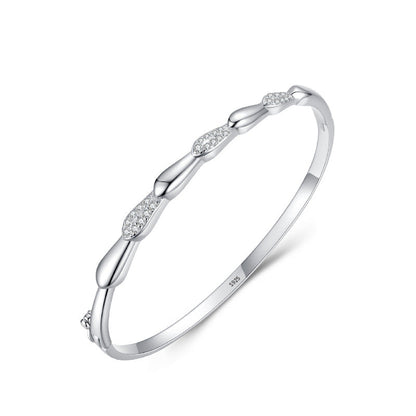 Delicate Link Bracelet with Subtle Textured Detail